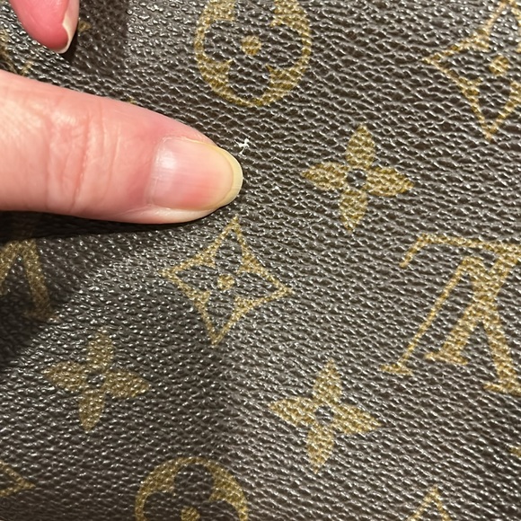 Louis Vuitton cosmetic bag. No box or dust bag. Guaranteed authentic. - Picture 7 of 9